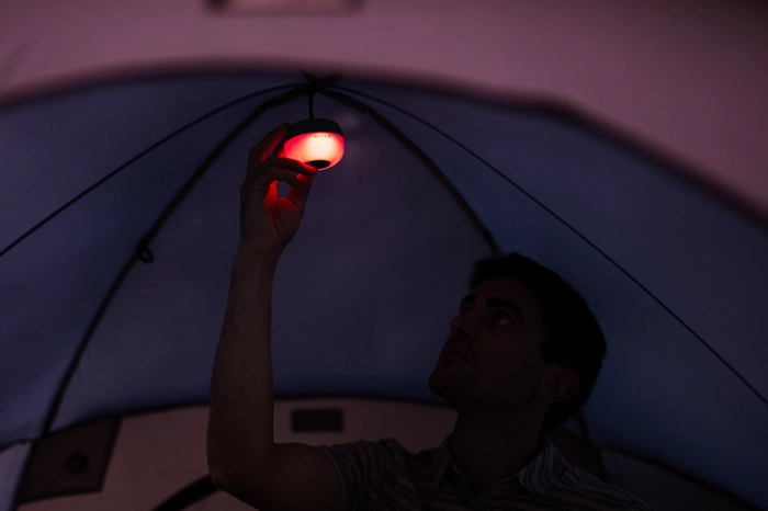biolite-alpenglow-mini-lantern-coklu-renk-ozellikli-mini-fener-150-lumen-asimetrik-e-ticaret-gorsel1