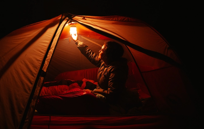 biolite-alpenglow-250-250-lumen-cok-modlu-sarj-edilebilir-fener-asimetrik-e-ticaret-gorsel1