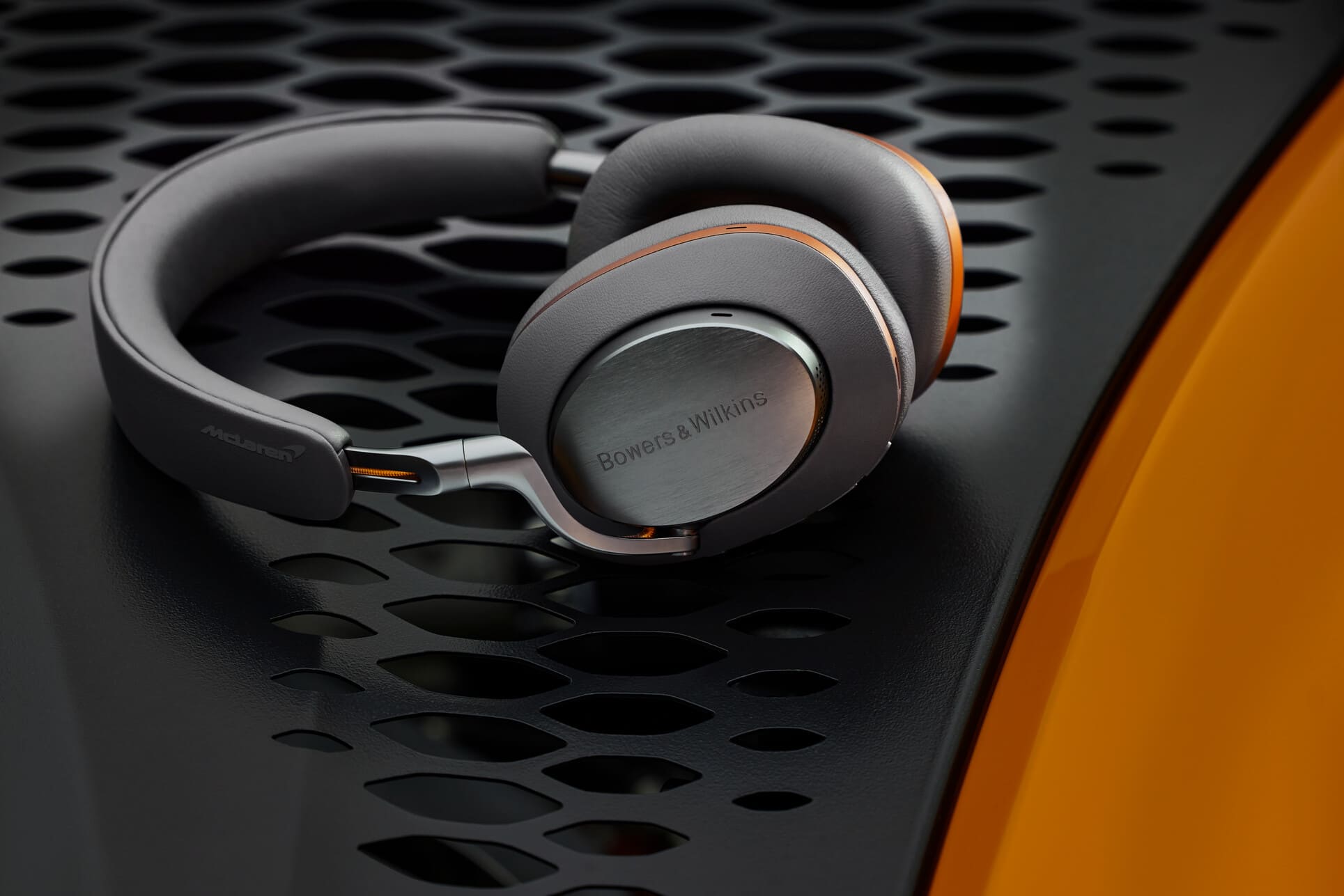 Bowers & Wilkins Px8