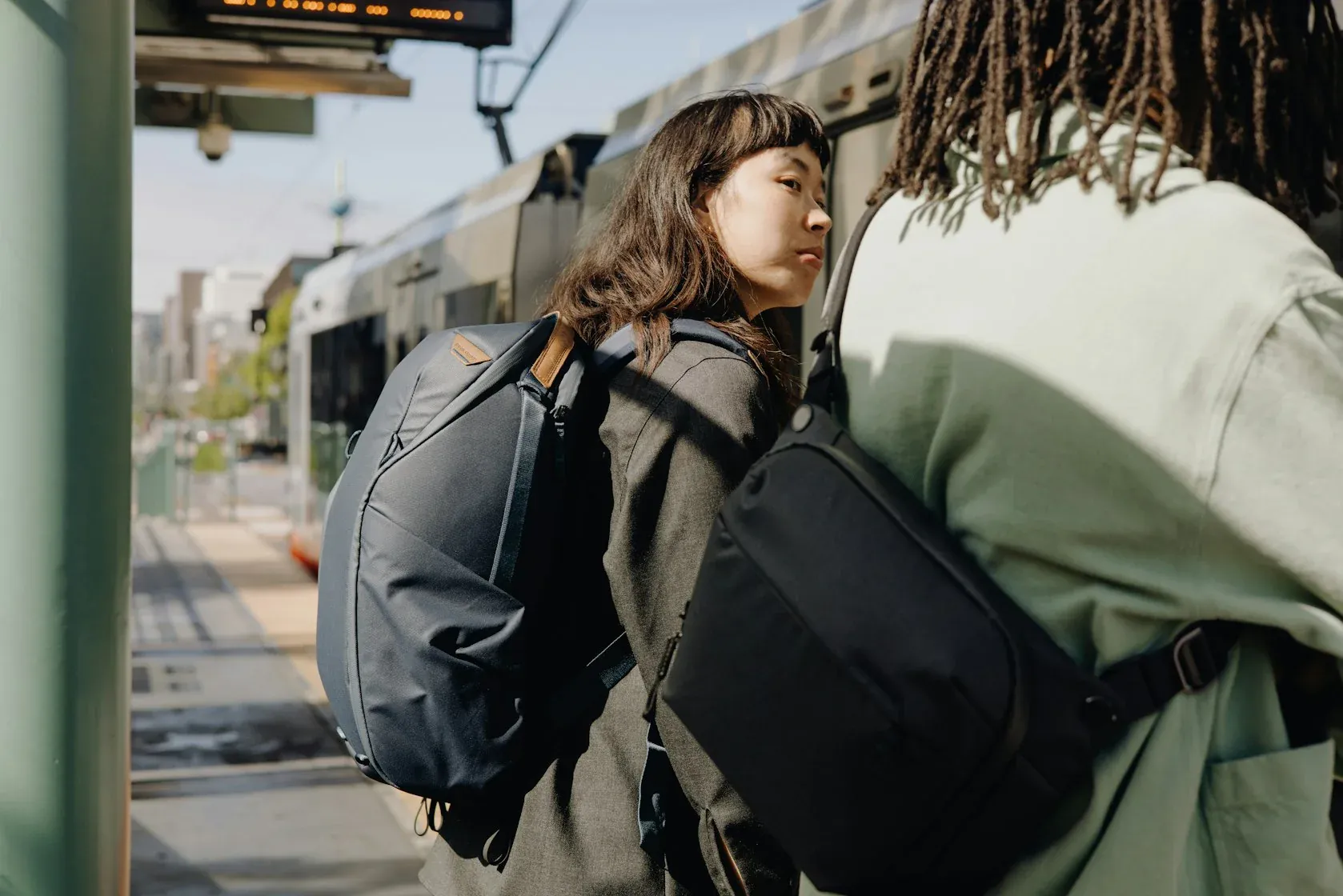 peak-design-everyday-backpack-zip-15l-gunluk-sirt-cantasi-asimetrik-e-ticaret-gorsel1