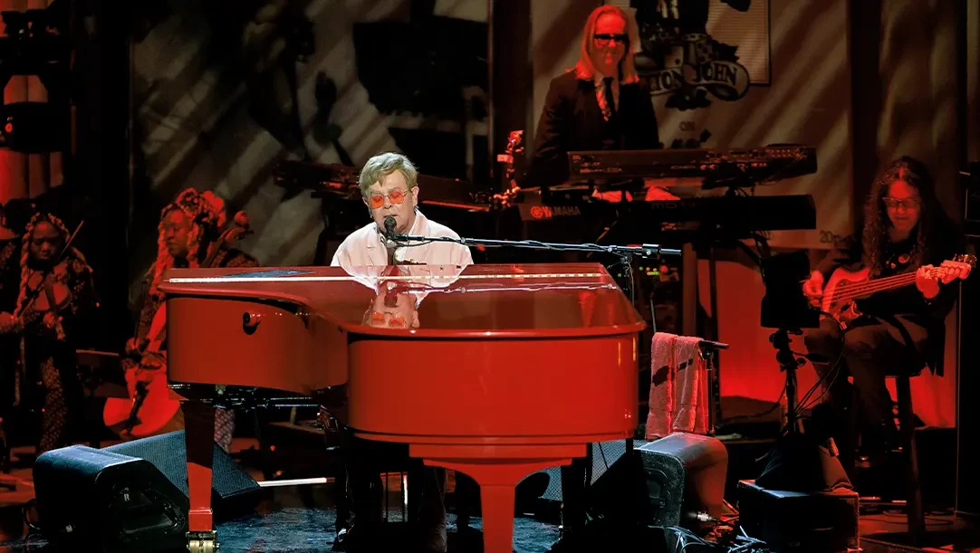 Elton John’un 80’lerde Sahneye Taşınan Dev Piyanosunun Lojistik Hikâyesi