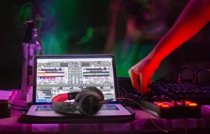 A71 - Profesyonel Stüdyo Kulaklığı (Kırmızı) - 2